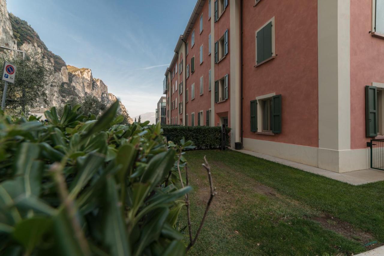 Dv Garda Suite Campione del Garda Exterior foto